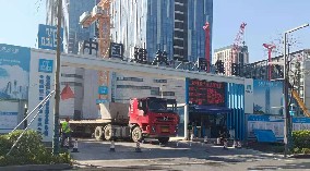 圍擋廠家、建筑施工圍擋圍深圳新材料產(chǎn)業(yè)大廈項(xiàng)目提供安全保障